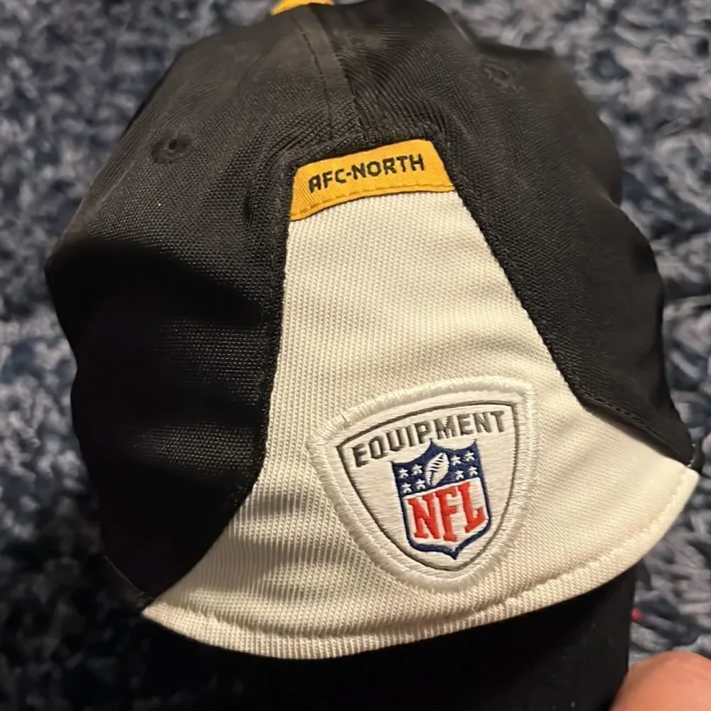 Pittsburgh Steelers Football - hat - fitted